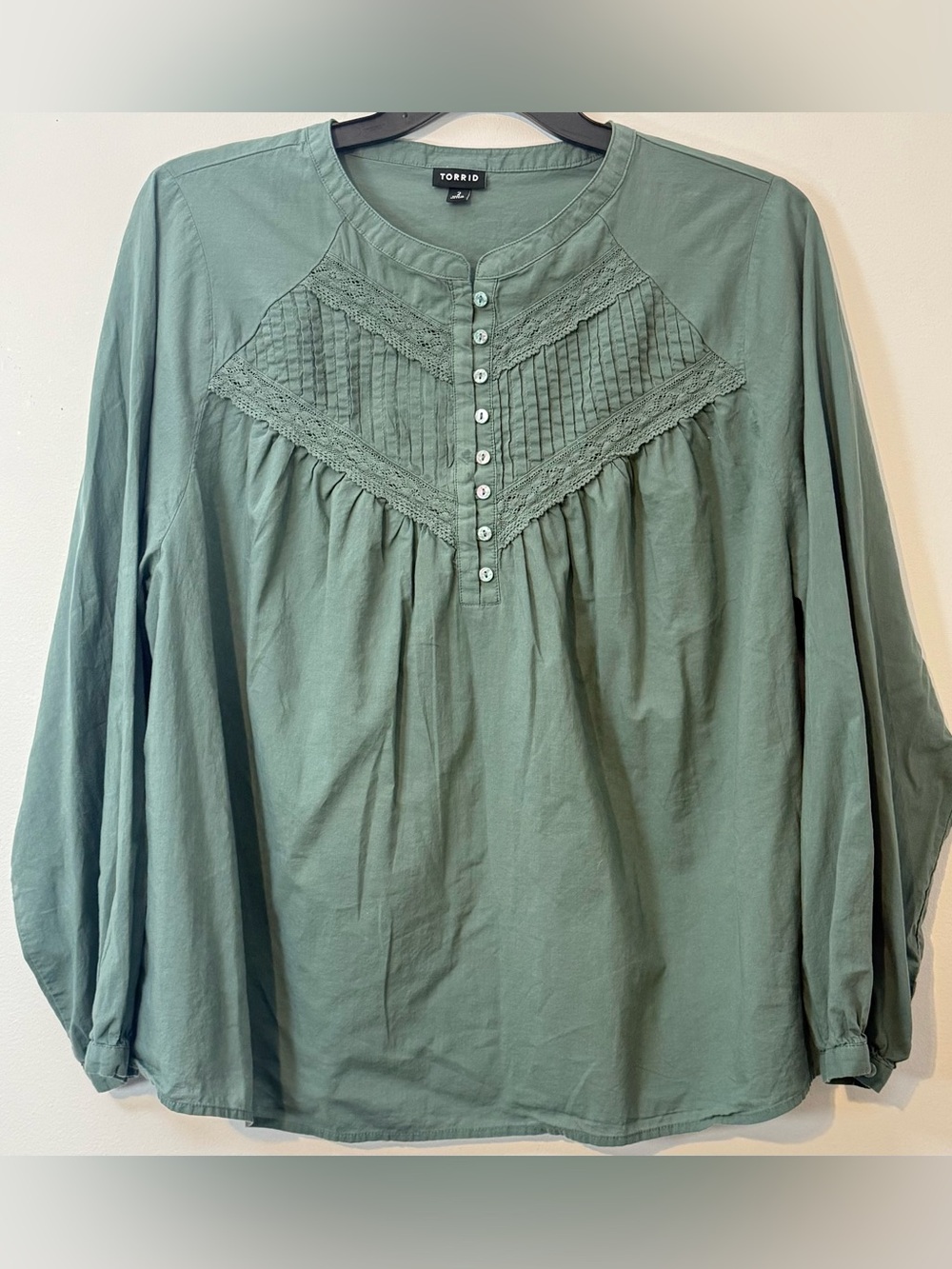 Torrid Size 2 (2X) Sage Green Pintuck Lace Long Sleeve Boho Peasant Blouse